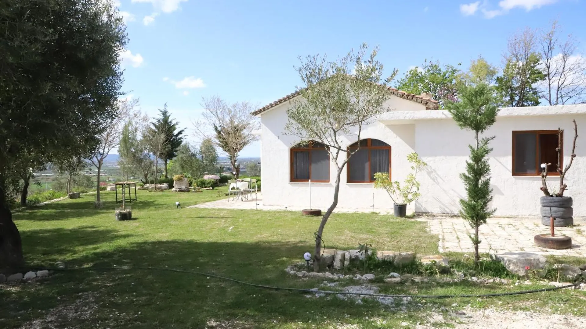 Bujtina Ethan Perondi Κουτσόβα Βίλα